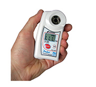 Digital pocket refractometer PAL-wine - 0,0 to 26.0% vol.